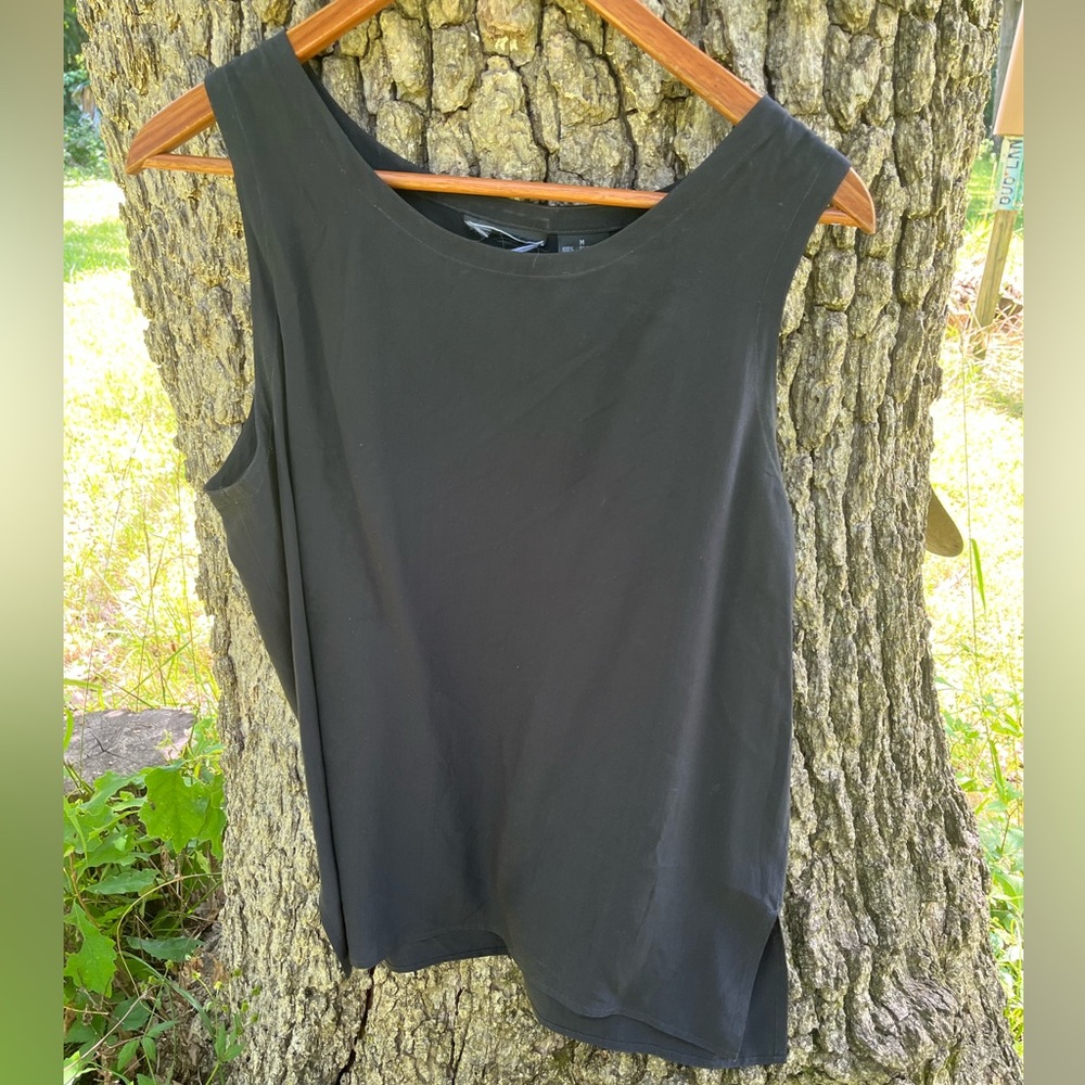 ⬇️Price Drop!⬇️ 100% Sleeveless Silk Blouse in size M
